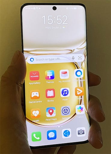 huawei-p50-pro-front-in-hand.jpg