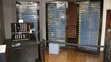 1941: Konrad Zuse assembles the Z3 electronic computer
