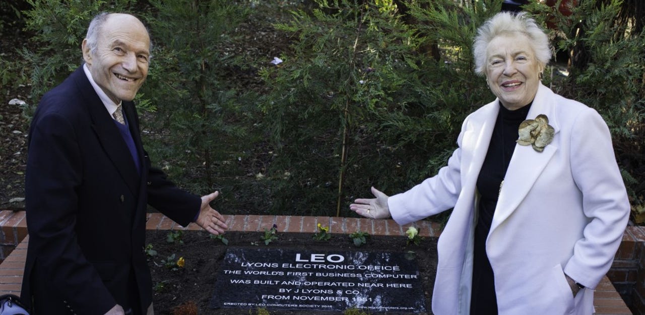 Frank Land and Dame Stephanie Shirley unveil LEO plaque