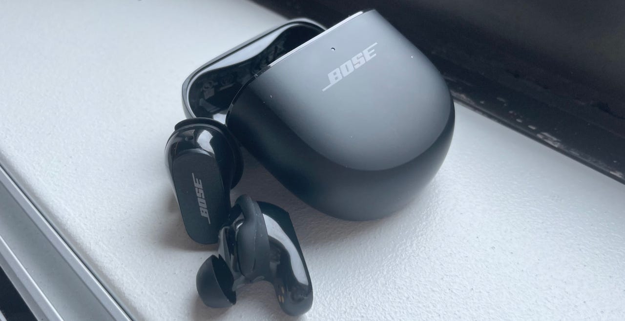 Bose QC II earbuds case and headphones