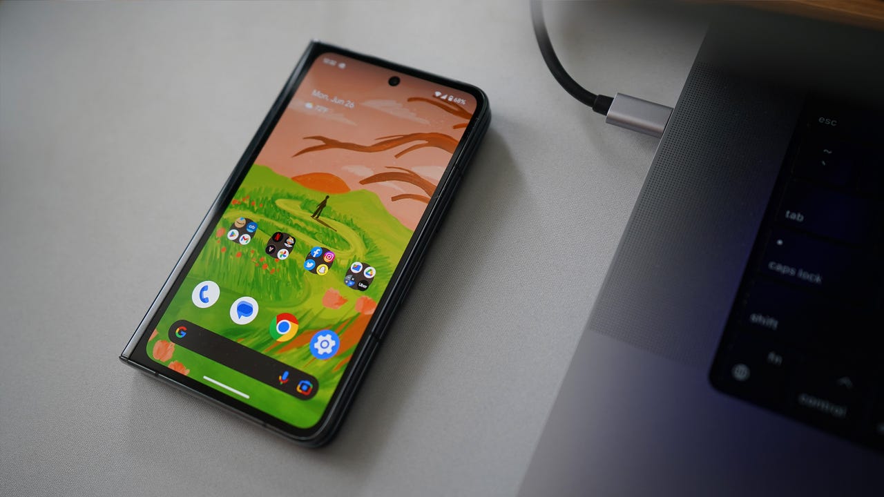 The outer display of the Google Pixel Fold