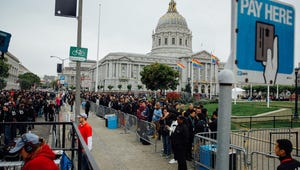 wwdc-crowd-and-exterior-8695.jpg