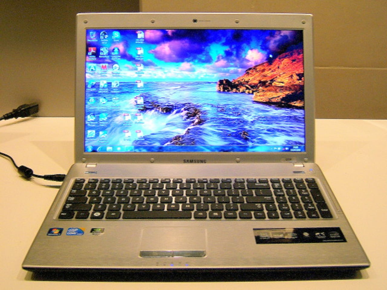 40153520-2-samsung-q330-laptop.jpg
