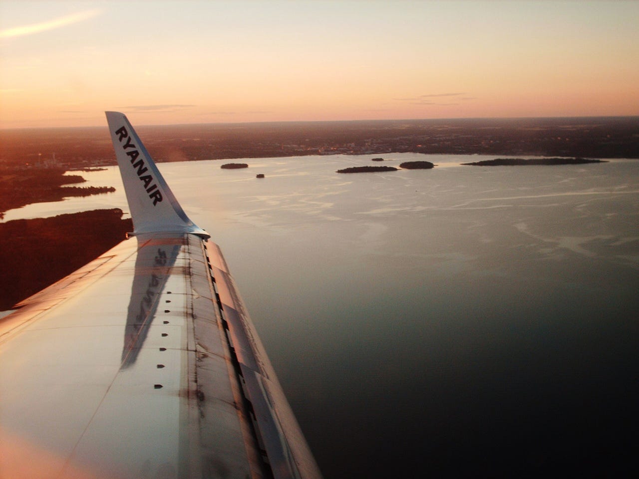 ryanair-wing-tip-sunset-flickr.jpg