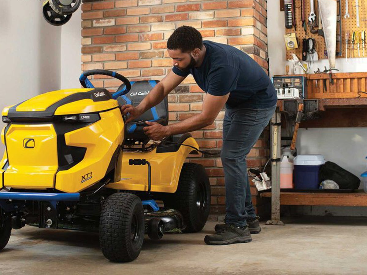 Troubleshoot Fast: Craftsman Lawn Mower Back Wheels Won't Turn!