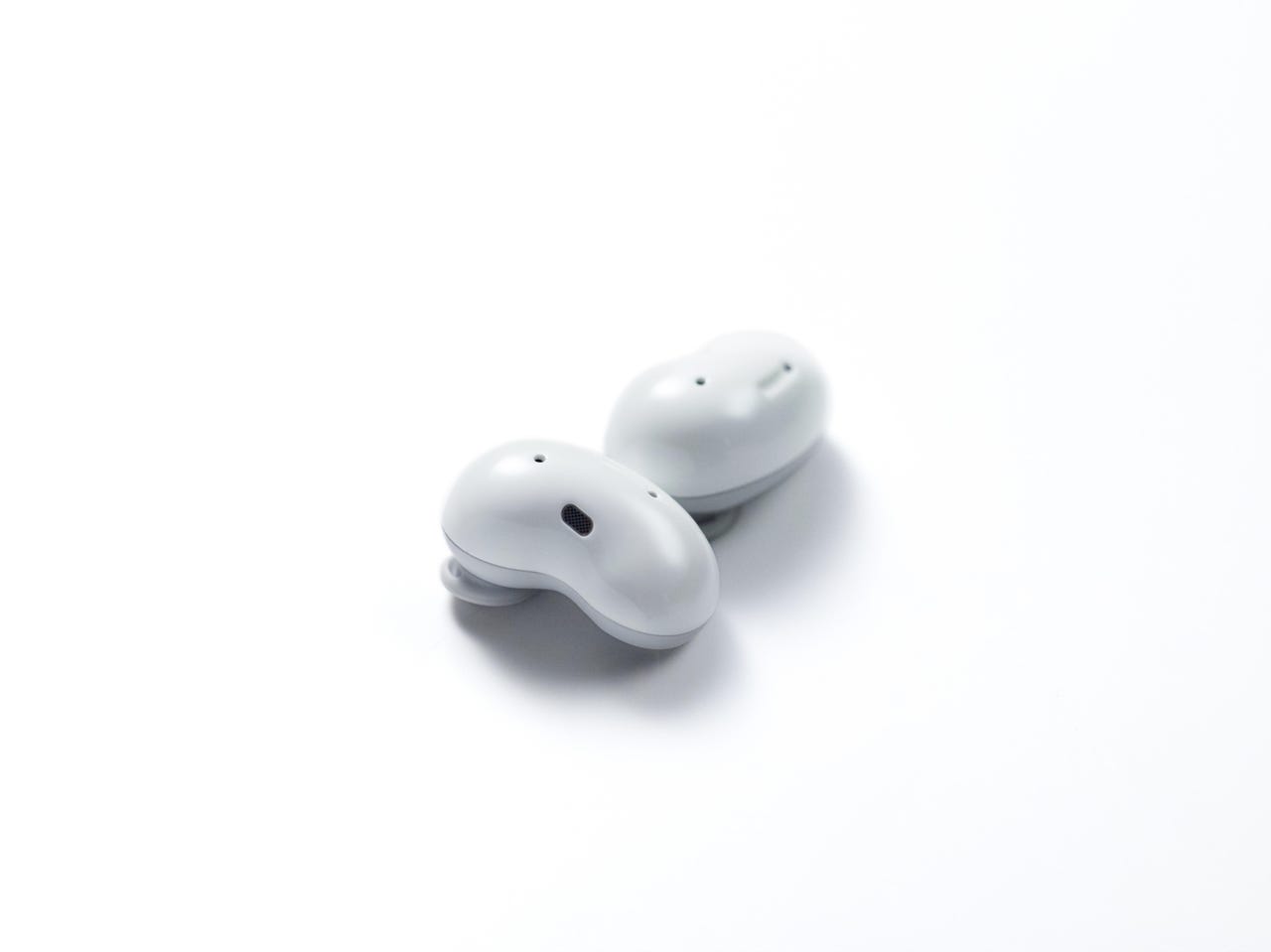 galaxy-buds-live-mystic-white-front.jpg