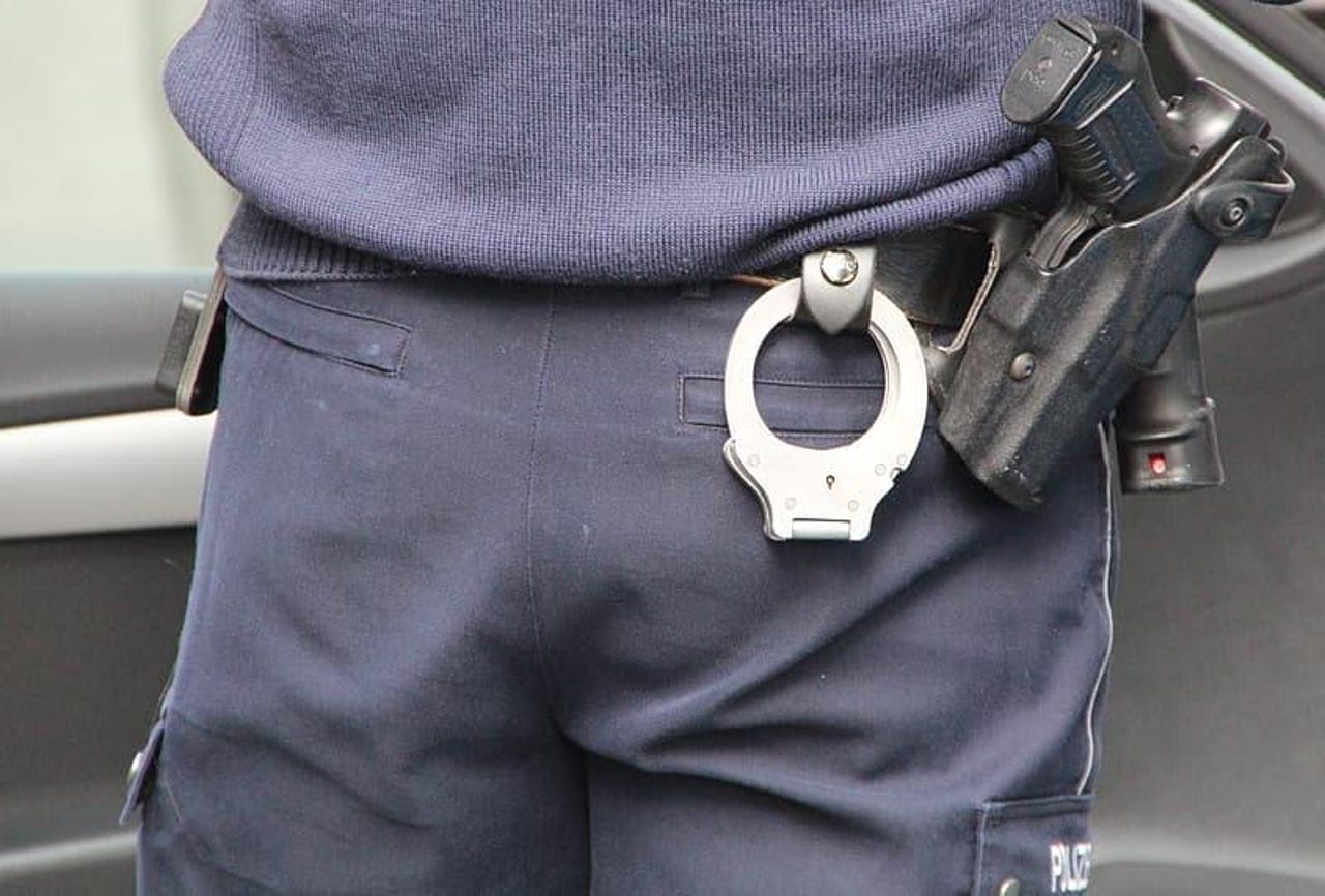 police-handcuffs.jpg