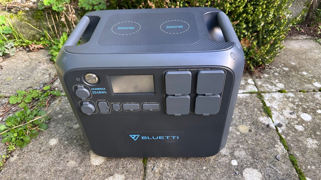 Bluetti AC200MAX outside on the ground.