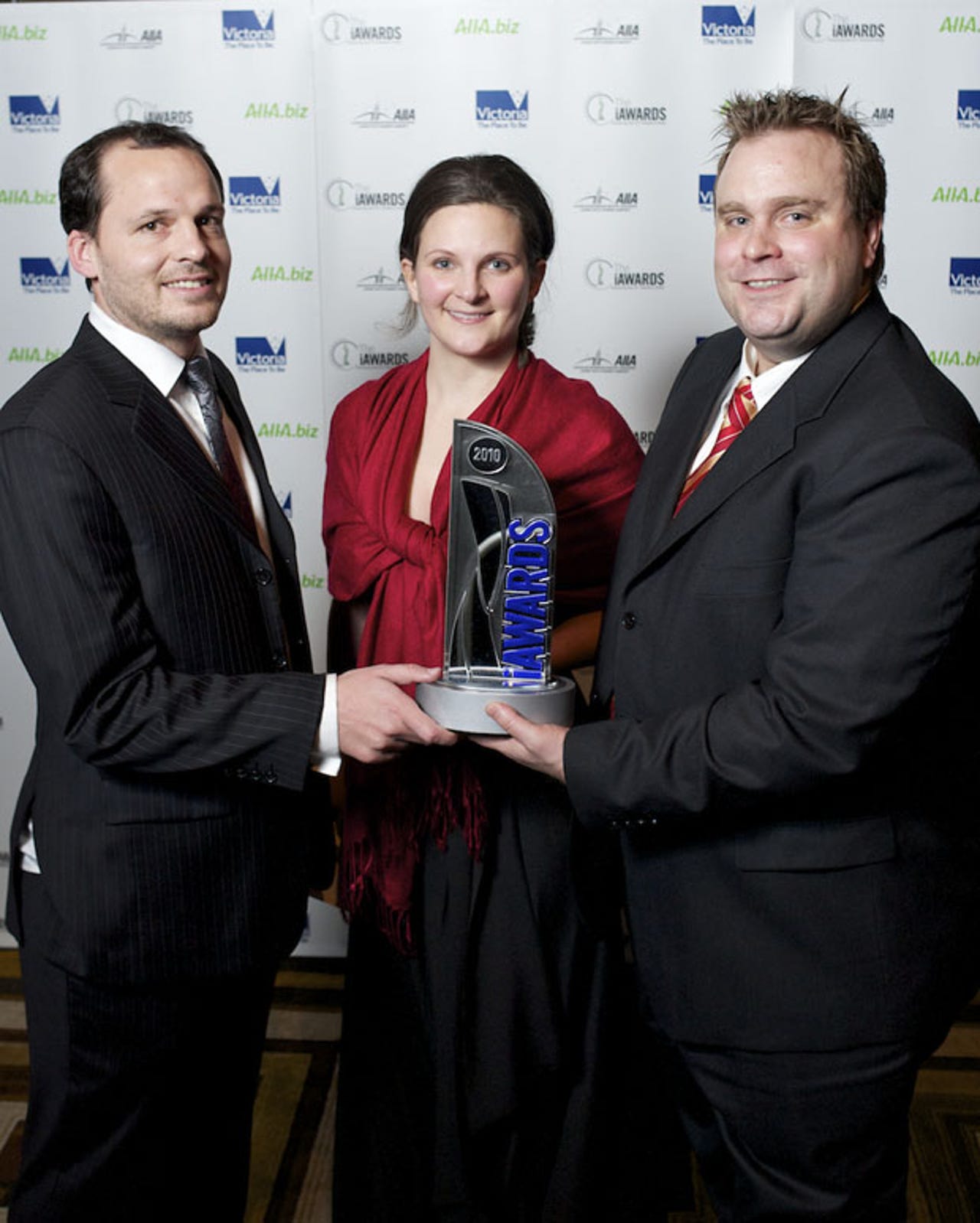 iawards-winners-are-grinners-photos10.jpg