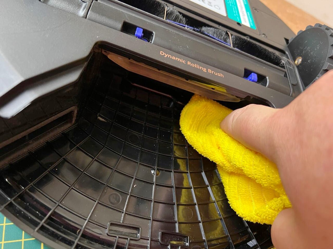 How to clean your Roomba's filter