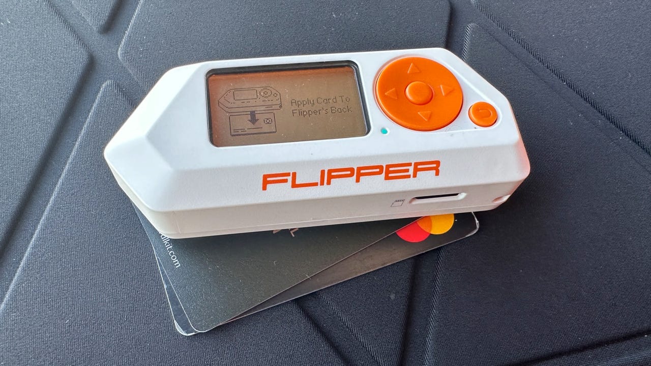 Flipper Zero readout saying "Apply Card to Flipper's Back"