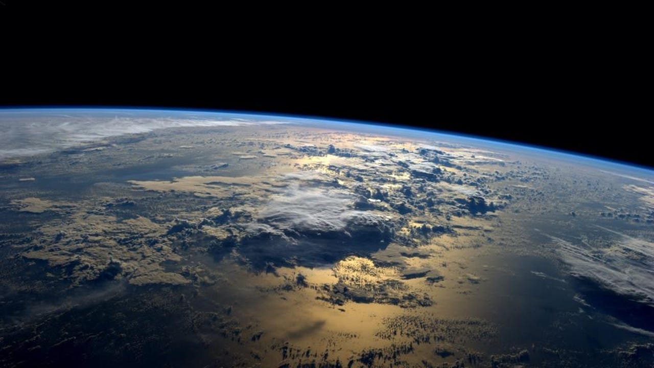 nasa-astronaut-space-view.jpg