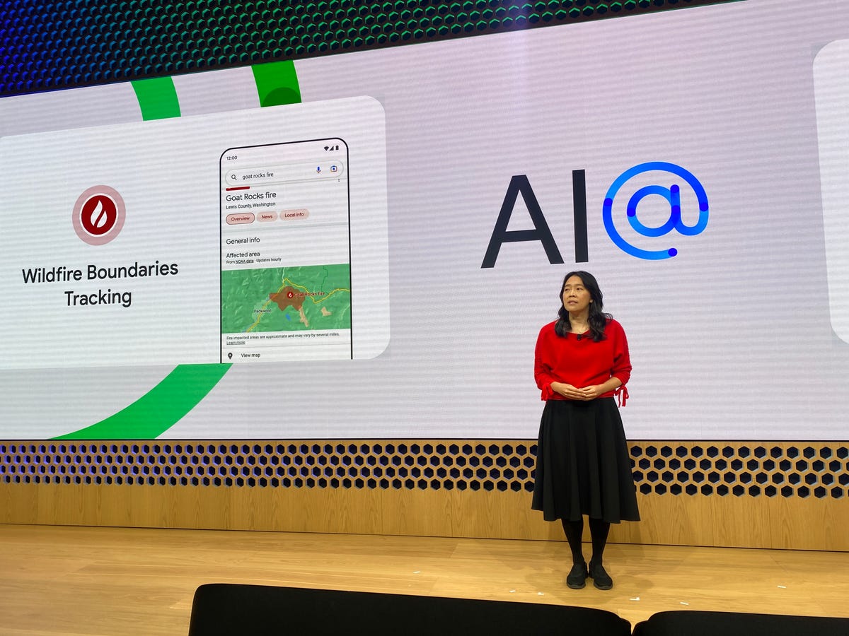 Google AI Keynote, starszy menedżer na scenie