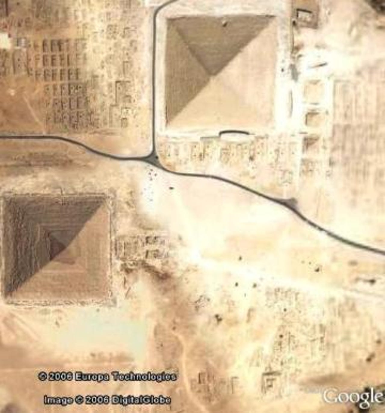 40149443-23-pyramids2.jpg