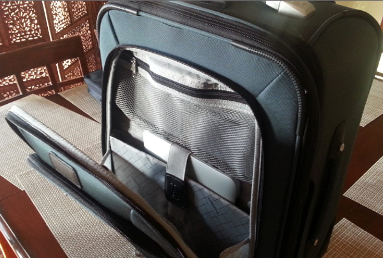 05-laptop-in-luggage.jpg