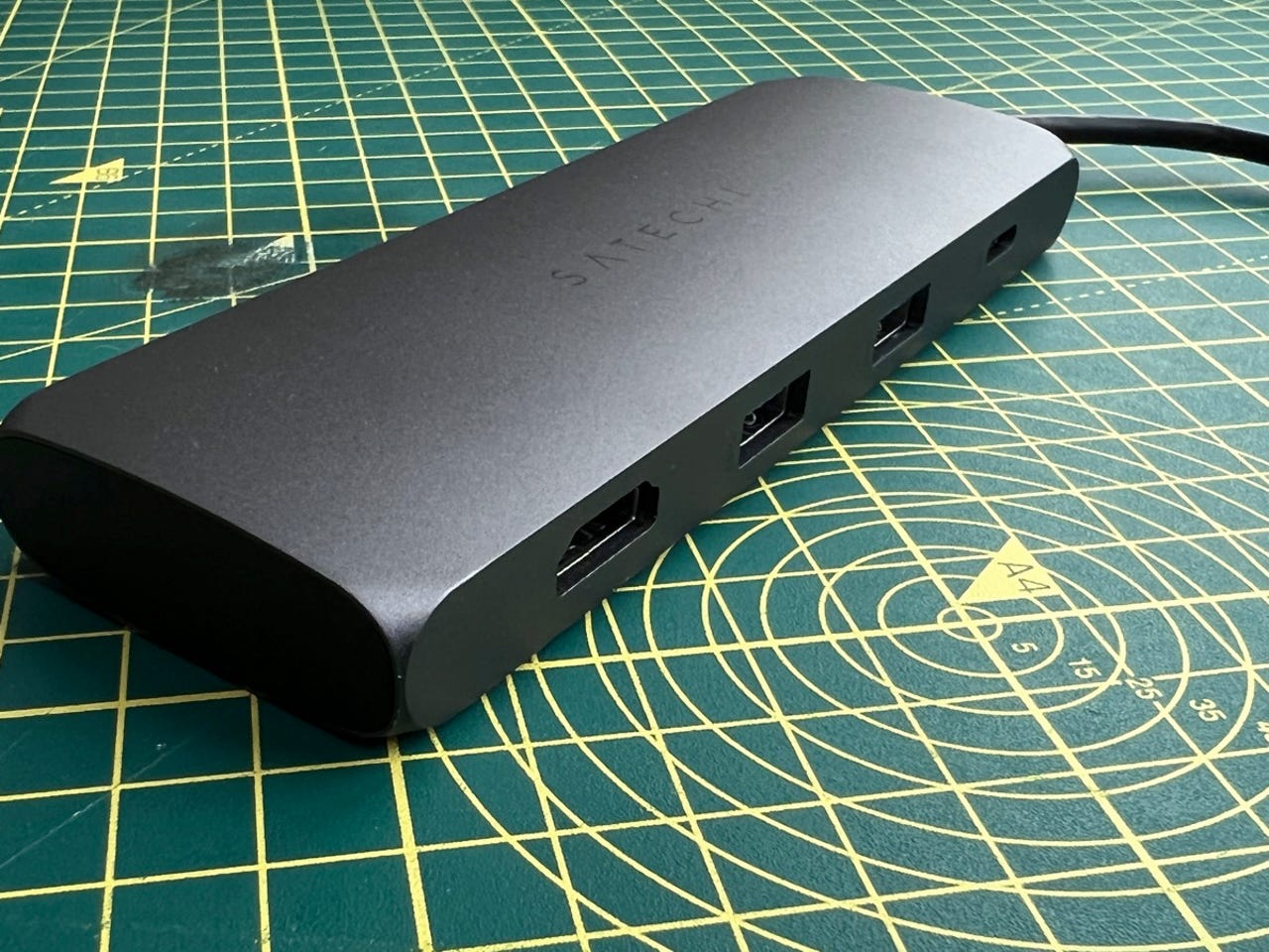 Satechi USB-C Hybrid Multiport adaptor