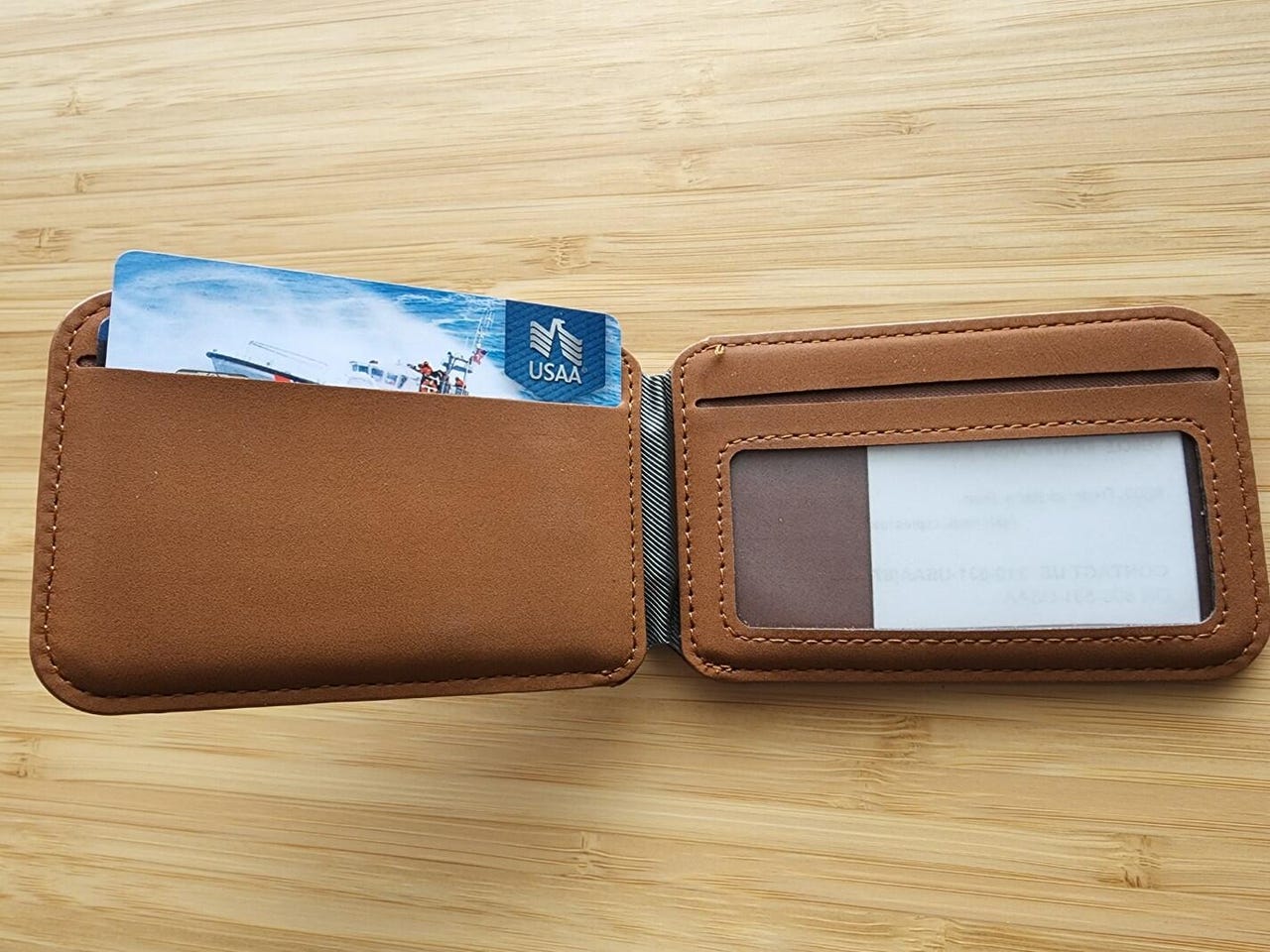 This Smart Wallet Only Opens With Your Fingerprint