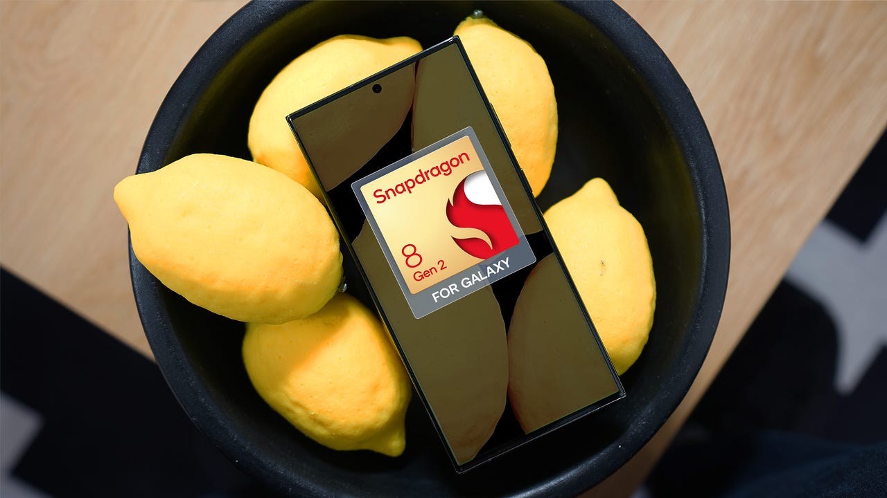 The Samsung Galaxy S23 Ultra with the Snapdragon 8 Gen 2 chip on top of a bowl of lemons.