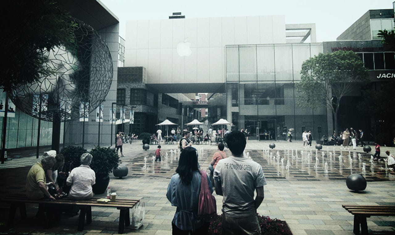 apple-store-beijing-china-flickr-ivanwalsh-filter-640px-v1.jpg