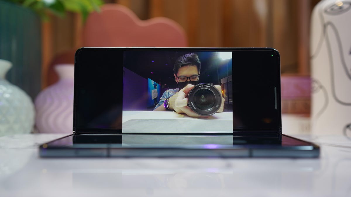 Samsung Galaxy Z Fold 4 front camera