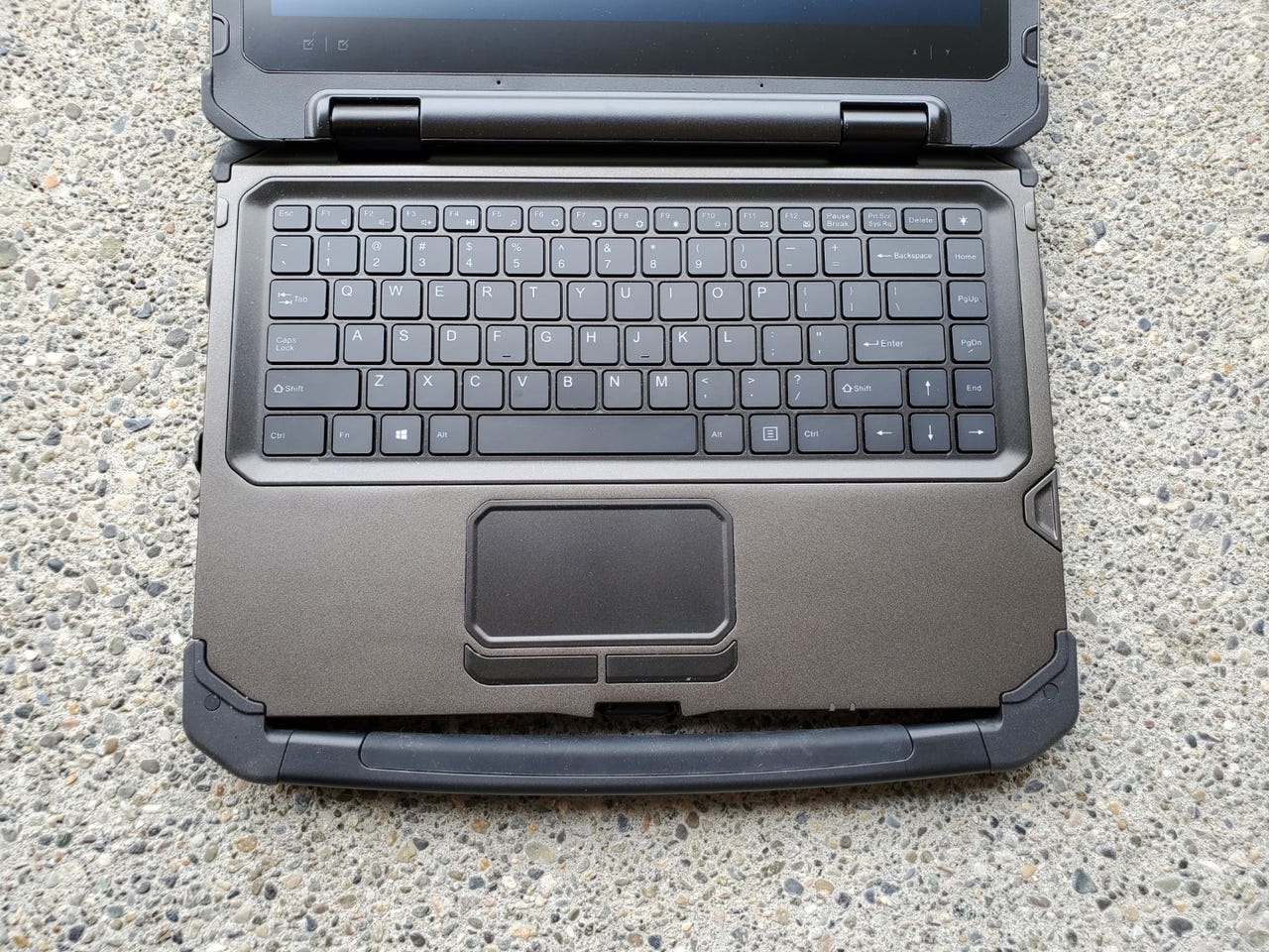 dt-lt330-rugged-laptop-10.jpg