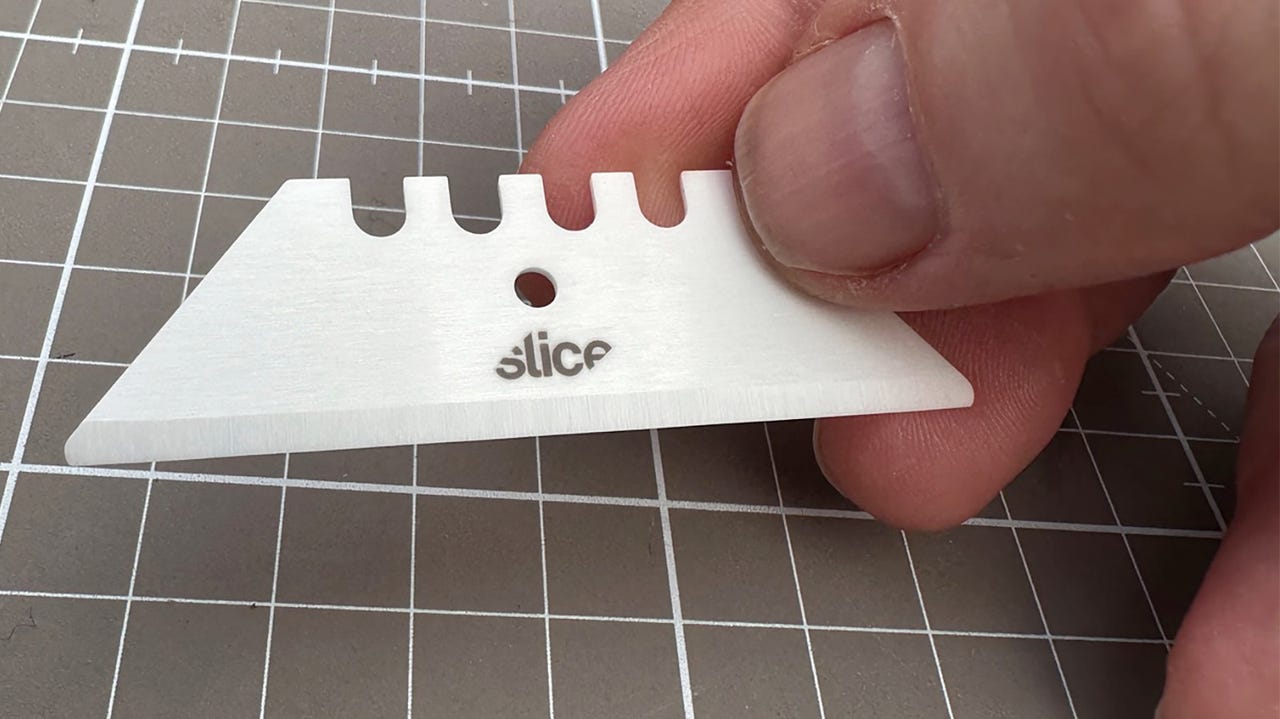Holding Slice zirconium oxide ceramic utility blades
