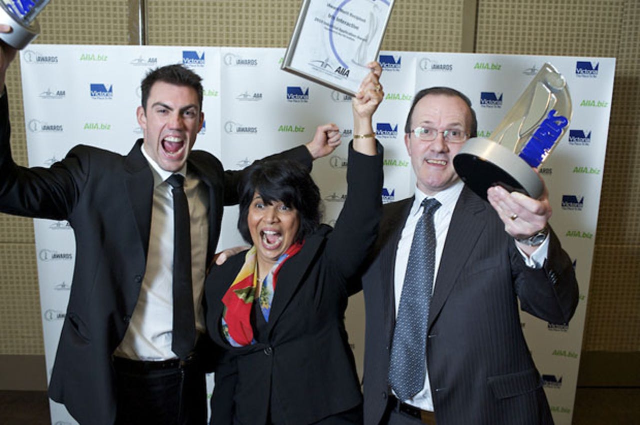 iawards-winners-are-grinners-photos1.jpg