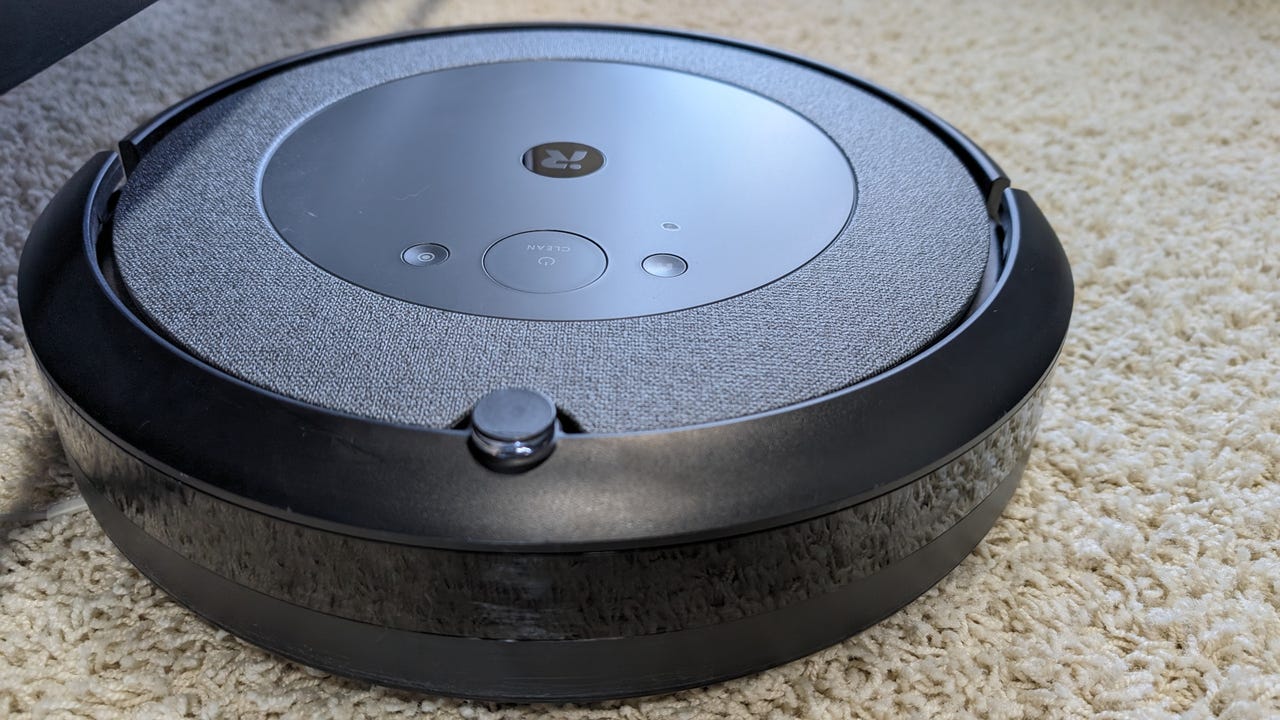 The Roomba i5+.