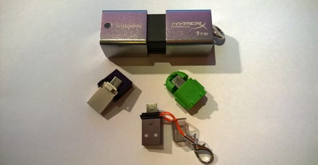 handy-travel-tech-batteries-wireless-charging-and-usbs.jpg