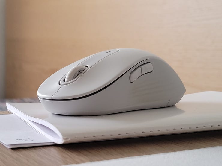 Logitech Signature M650: A quiet wireless mouse for big, small, or left  hands