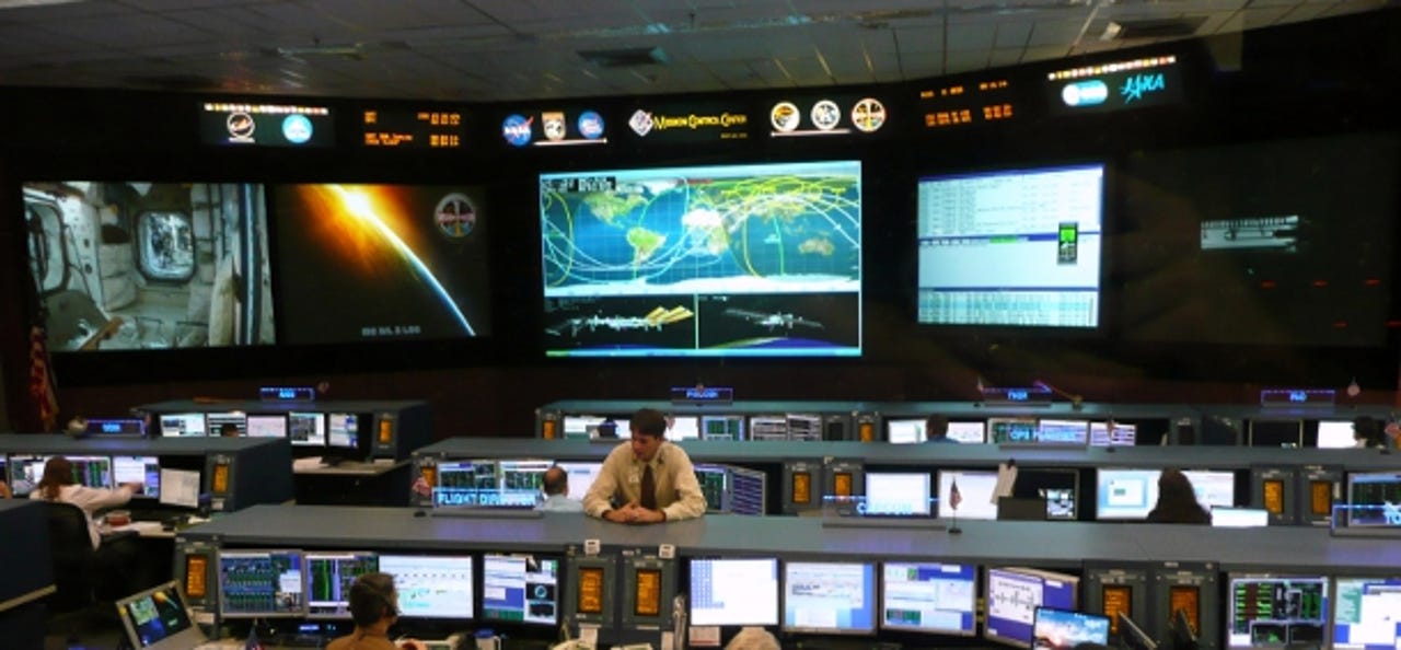 40153866-5-5-nasa-space-station-mission-control.jpg
