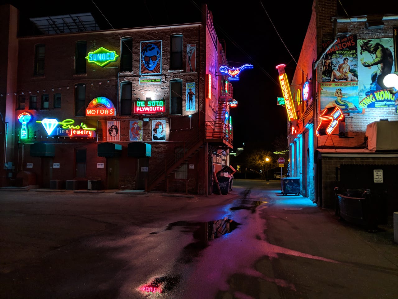 pixel-3-xl-neon-alley-night-sight.jpg