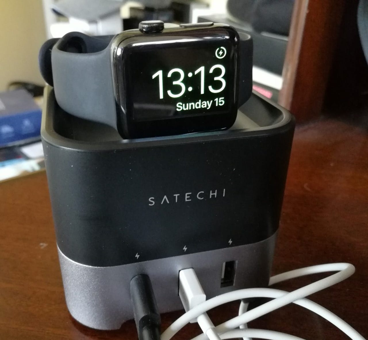 satechi-smart-charging-stand-7.jpg