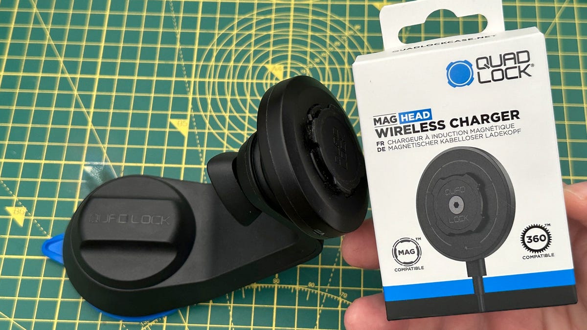 Quad Lock MAG wireless charging head and case