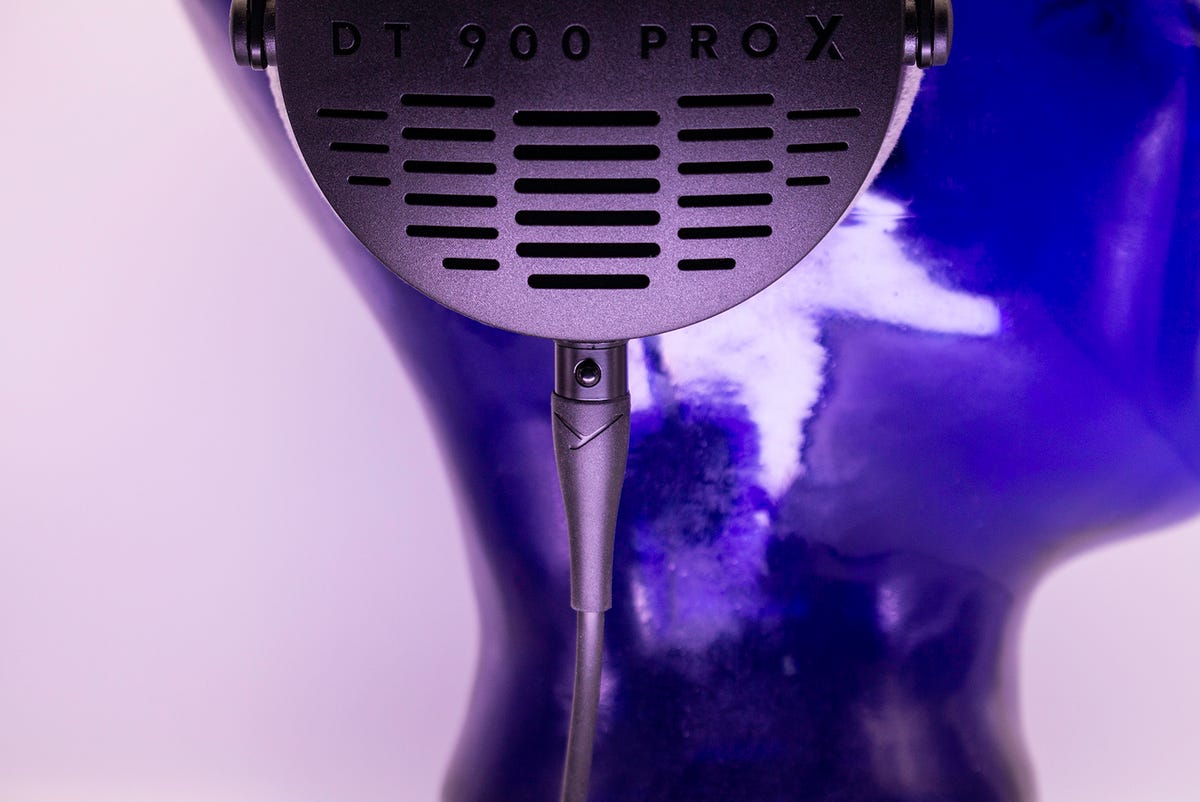 Beyerdynamic DT 900 PRO X's Mini-XLR connector