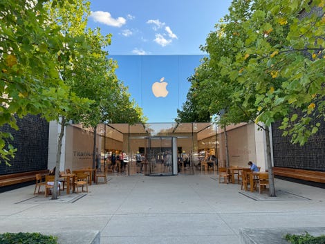 Photo de l'Apple Store prise par l'iPhone 15 Pro Max à 28mm