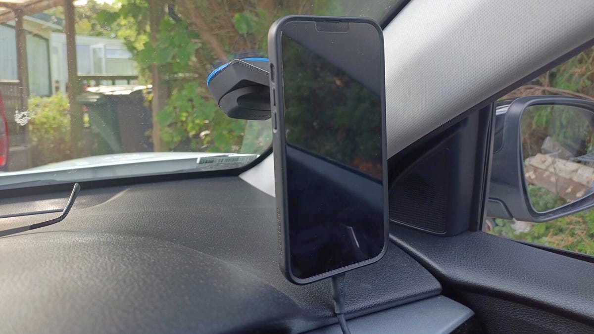 My perfect in-car charging solution for my smartphone