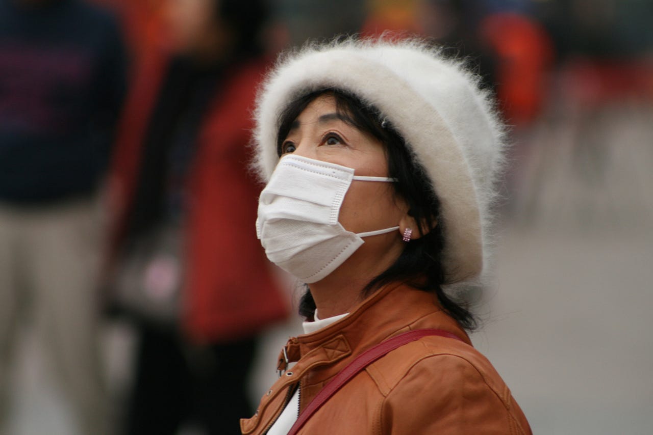 china-smog-mask-looking-up-flickr.jpg